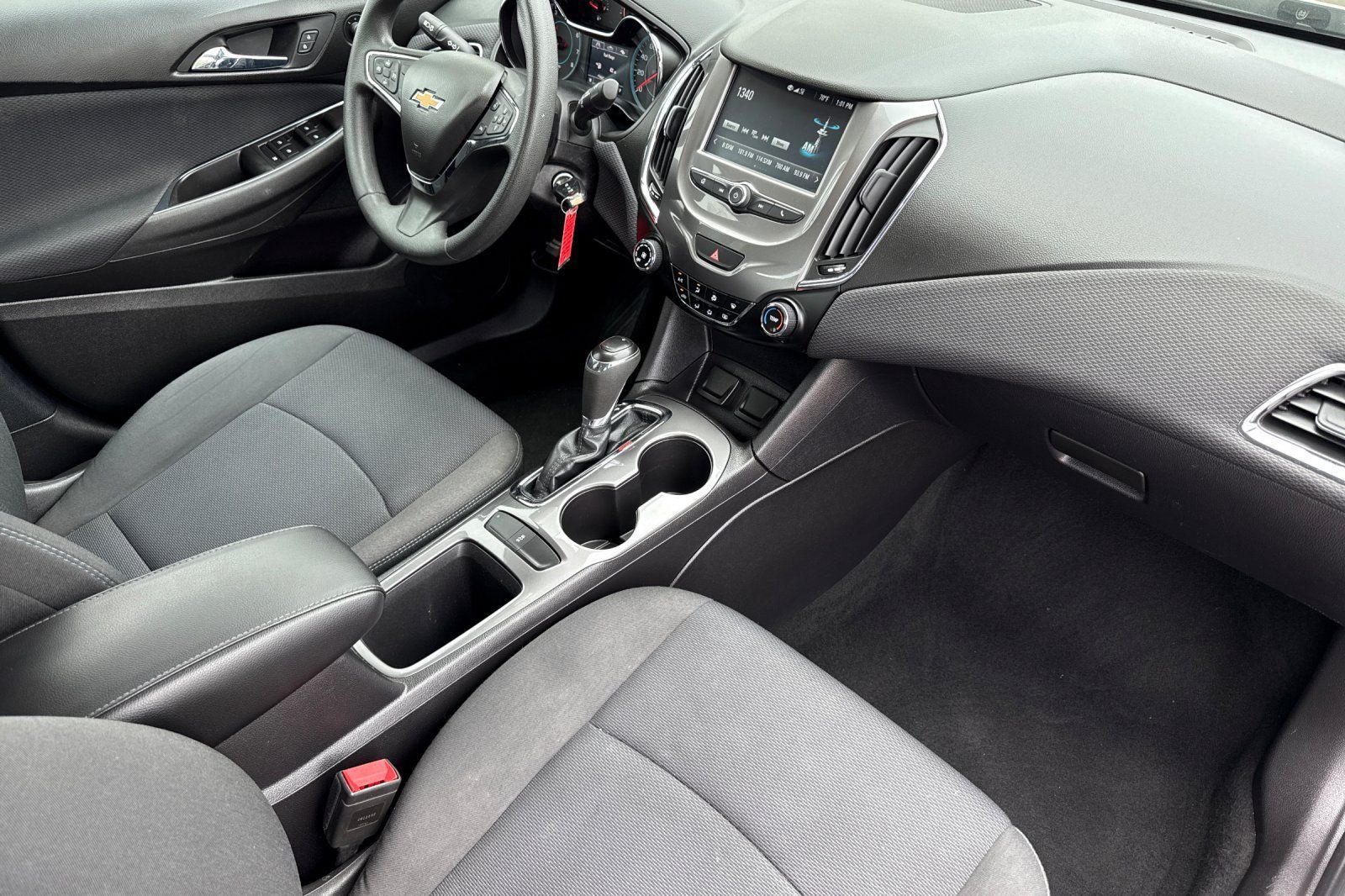 Used 2017 Chevrolet Cruze LT FWD image 15