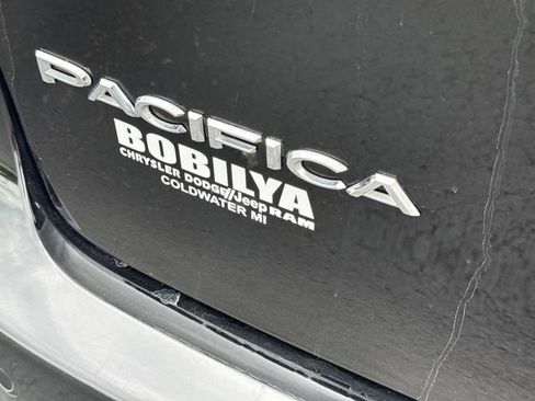 Used 2024 Chrysler Pacifica Touring-L FWD image 36