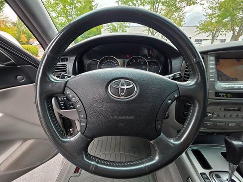 Used 2004 Toyota Land Cruiser w/ Convenience Pkg AWD/4WD image 67