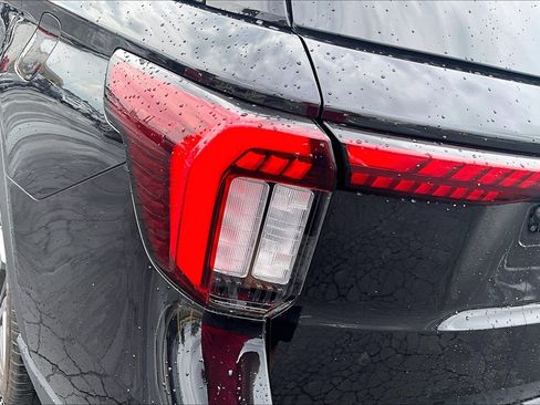 Used 2025 Ford Explorer ST AWD/4WD image 29