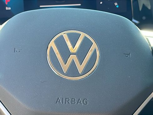 Used 2024 Volkswagen Atlas SE w/ Black Wheel Package image 17