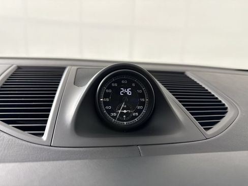 Certified 2024 Porsche Macan Turbo AWD/4WD image 28