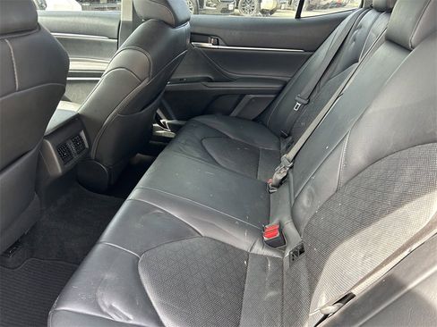 Used 2018 Toyota Camry XSE image 15