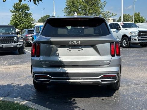 Used 2023 Kia Sorento EX w/ Panoramic Sunroof Package AWD/4WD image 10