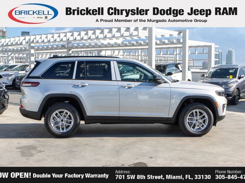 New 2025 Jeep Grand Cherokee Laredo image 4