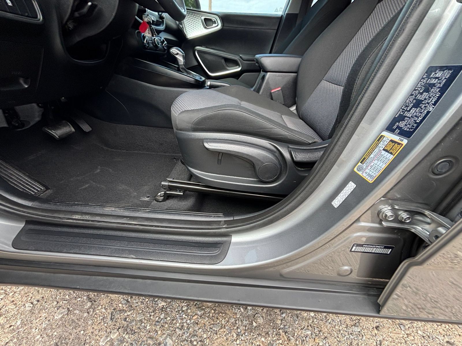 Used 2025 Kia Soul LX w/ LX Technology Package FWD image 21