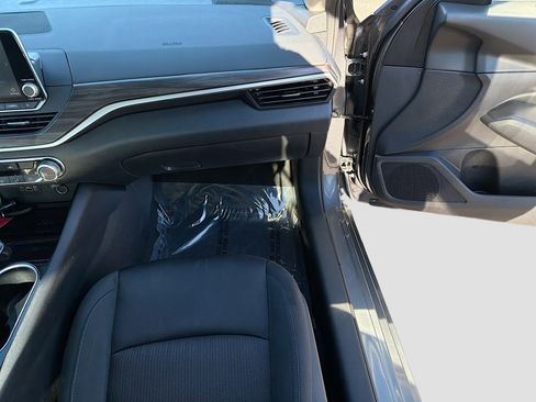 Used 2024 Nissan Altima 2.5 SV image 17