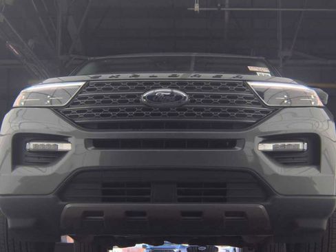 Used 2023 Ford Explorer XLT w/ Equipment Group 202A AWD/4WD image 3