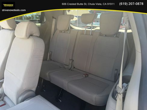 Used 2019 Kia Sedona LX FWD image 17