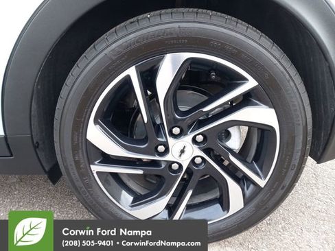 Used 2023 Chevrolet Bolt LT w/ Infotainment Package image 30