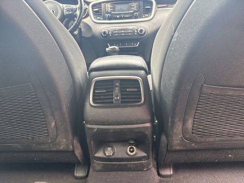 Used 2016 Kia Sorento LX w/ LX Convenience Package FWD image 29