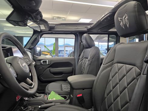 New 2025 Jeep Wrangler Unlimited Sport image 15