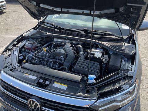 Used 2024 Volkswagen Jetta SE FWD image 24