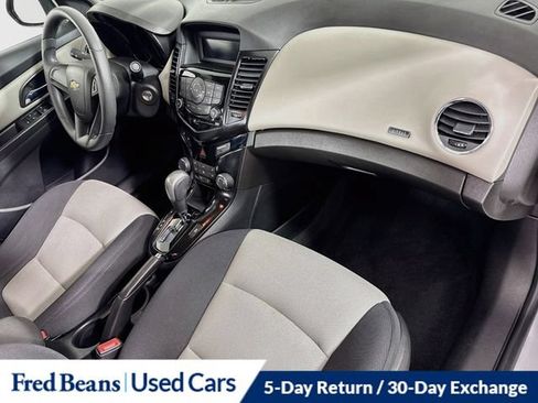 Used 2014 Chevrolet Cruze LS FWD image 31
