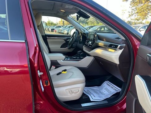 Used 2020 Toyota Highlander Limited AWD/4WD image 12