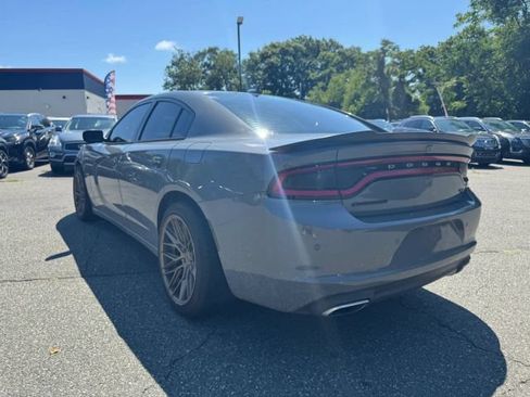 Used 2017 Dodge Charger R/T w/ Plus Group RWD image 3