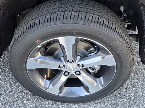 New 2025 Jeep Grand Cherokee L Limited w/ Trailer Tow Package image 41