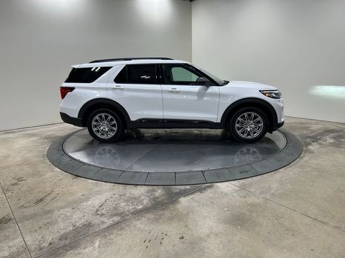 New 2026 Ford Explorer Active w/ Active Comfort Package image 4