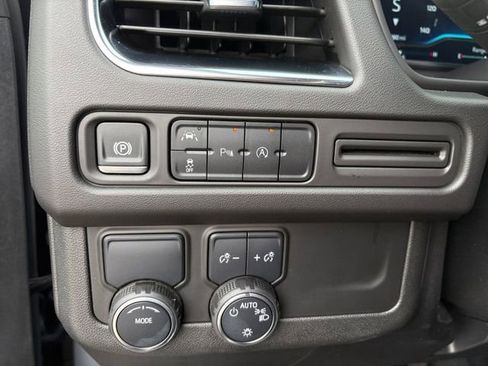 Used 2024 Chevrolet Suburban LT RWD image 5