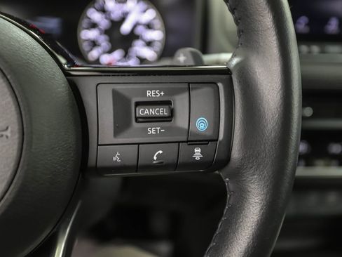 Used 2023 Nissan Rogue SV w/ SV Premium B Package image 12