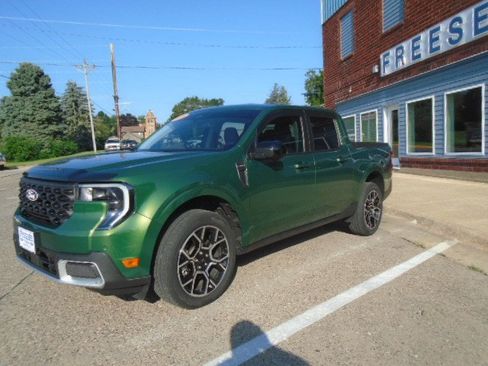 Used 2025 Ford Maverick Lariat AWD/4WD image 2