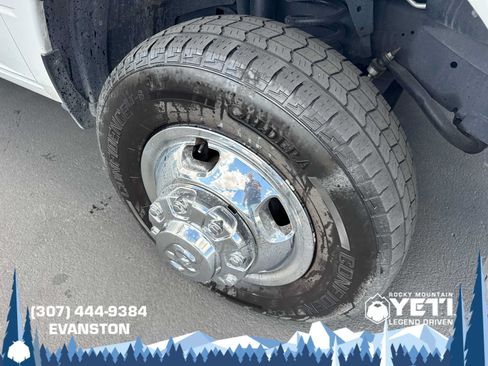 Used 2024 RAM 3500 Tradesman w/ Chrome Appearance Group AWD/4WD image 10