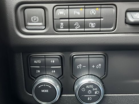 Used 2023 GMC Yukon AT4 w/ AT4 Premium Package image 23