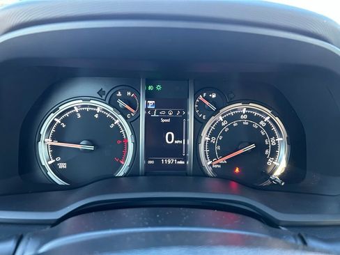 Used 2024 Toyota 4Runner TRD Off-Road Premium image 32