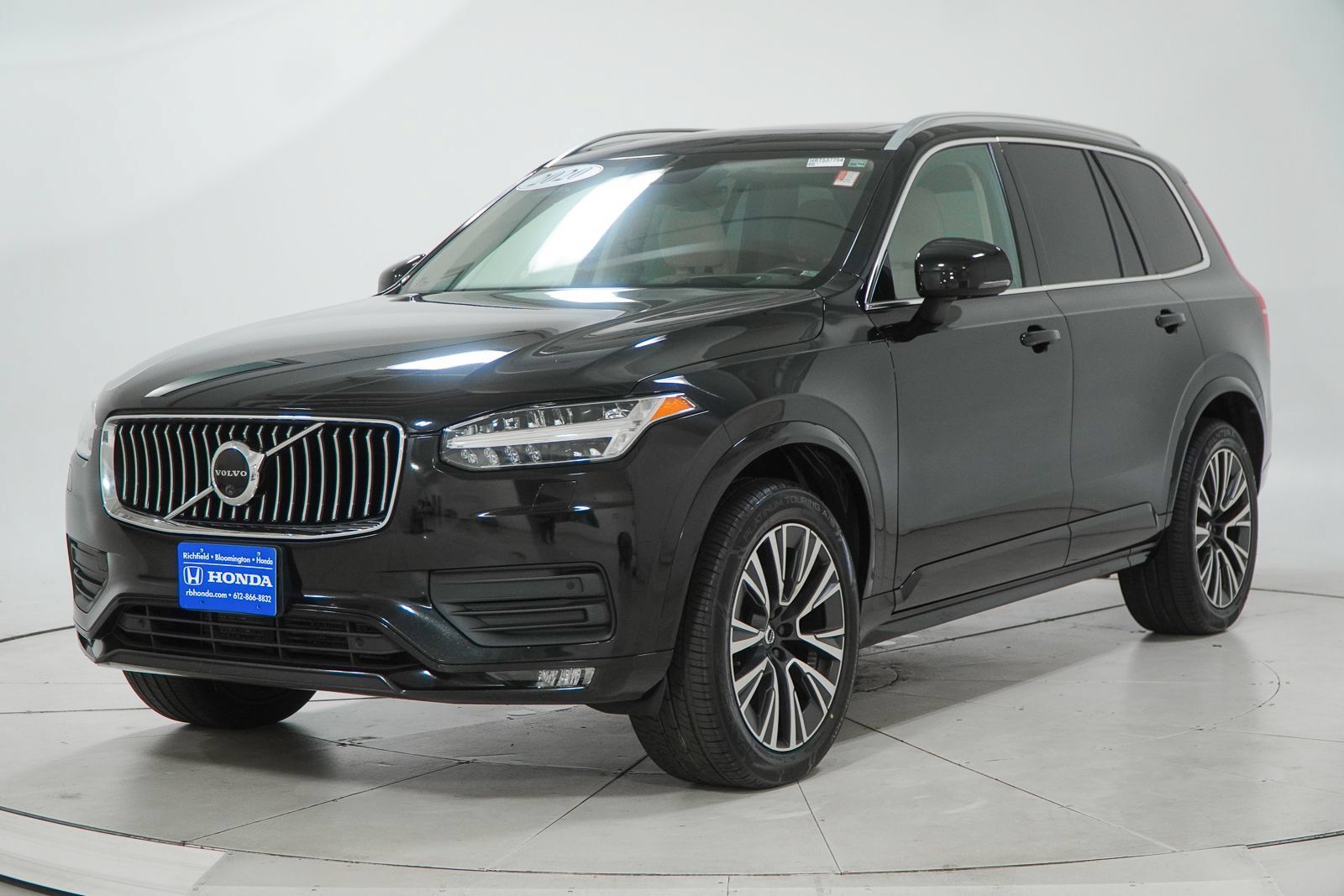 Used 2020 Volvo XC90 T6 Momentum w/ Protection Package Premier AWD/4WD image 3