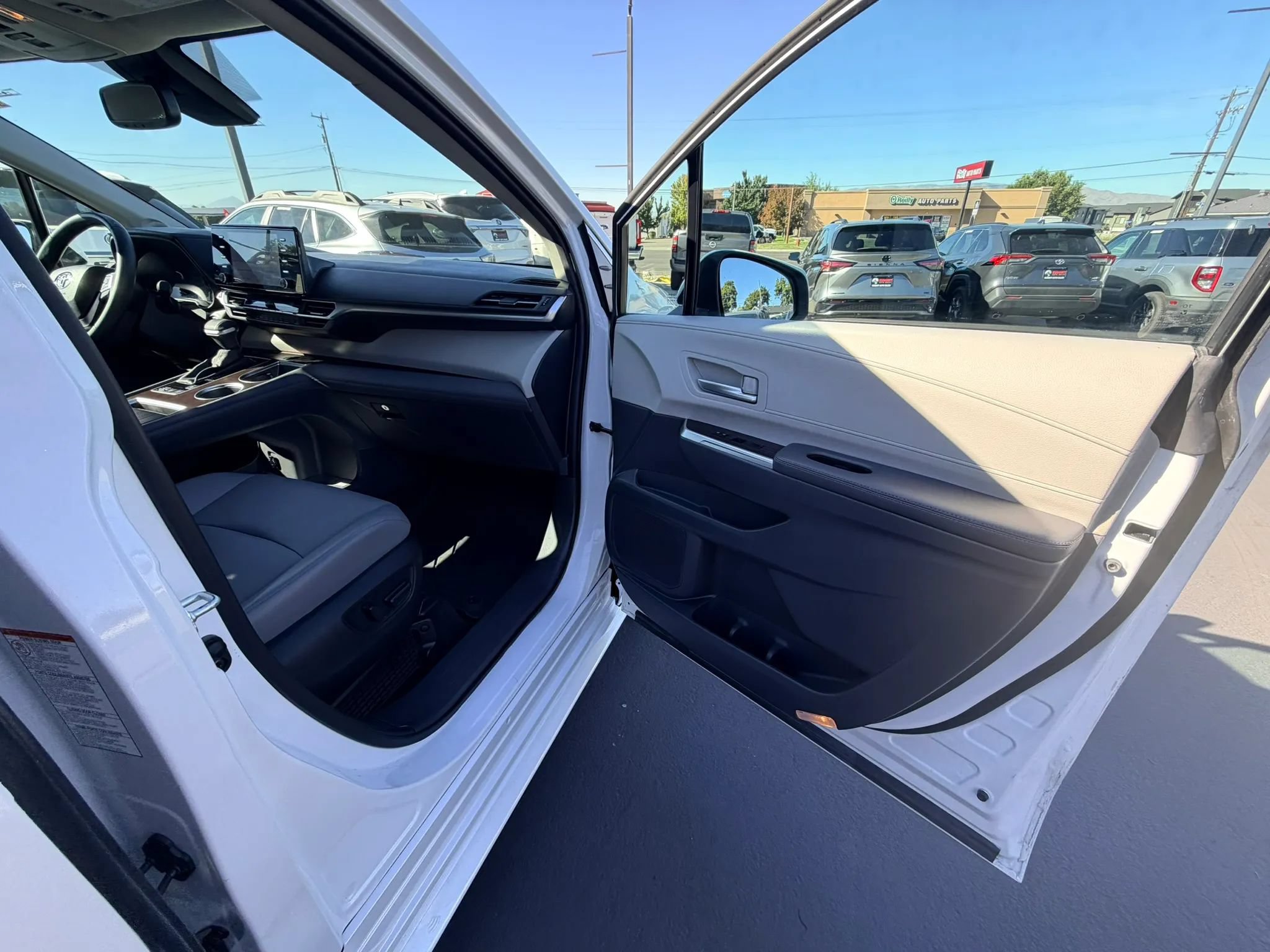 Used 2024 Toyota Sienna XLE w/ XLE Plus Package AWD/4WD image 24