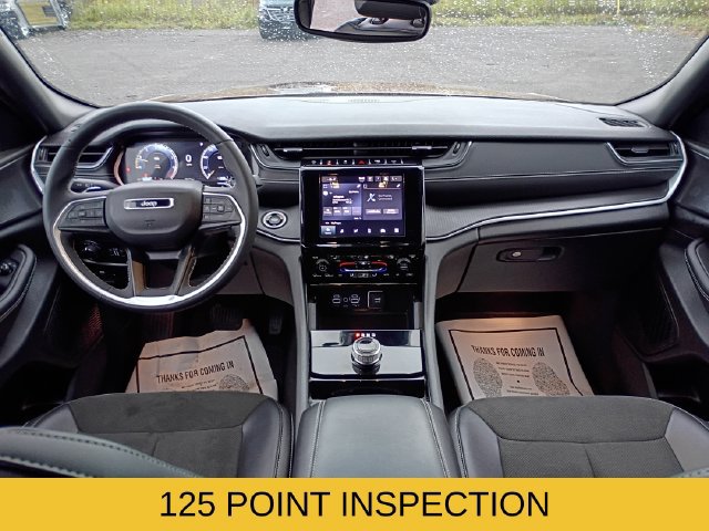 Used 2023 Jeep Grand Cherokee Altitude AWD/4WD image 9