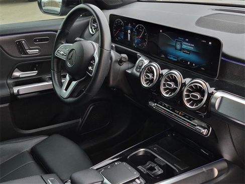 Certified 2021 Mercedes-Benz GLB 250 image 12