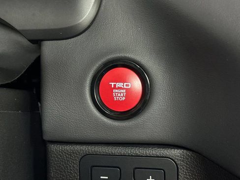 Used 2025 Toyota Tundra Platinum w/ TRD Off-Road Package AWD/4WD image 21