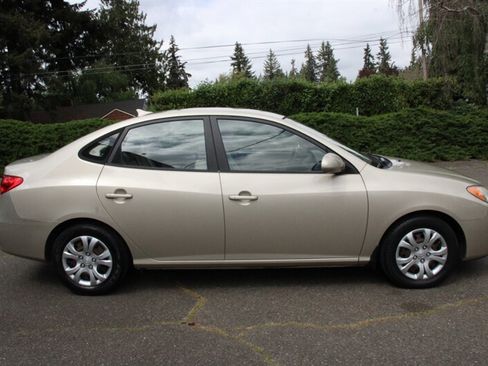 Used 2010 Hyundai Elantra GLS FWD image 11