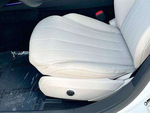 Used 2024 Mercedes-Benz E 350 4MATIC Sedan image 19