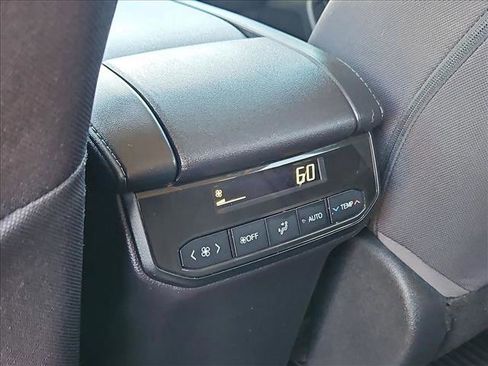 Used 2023 Toyota Highlander LE FWD image 23