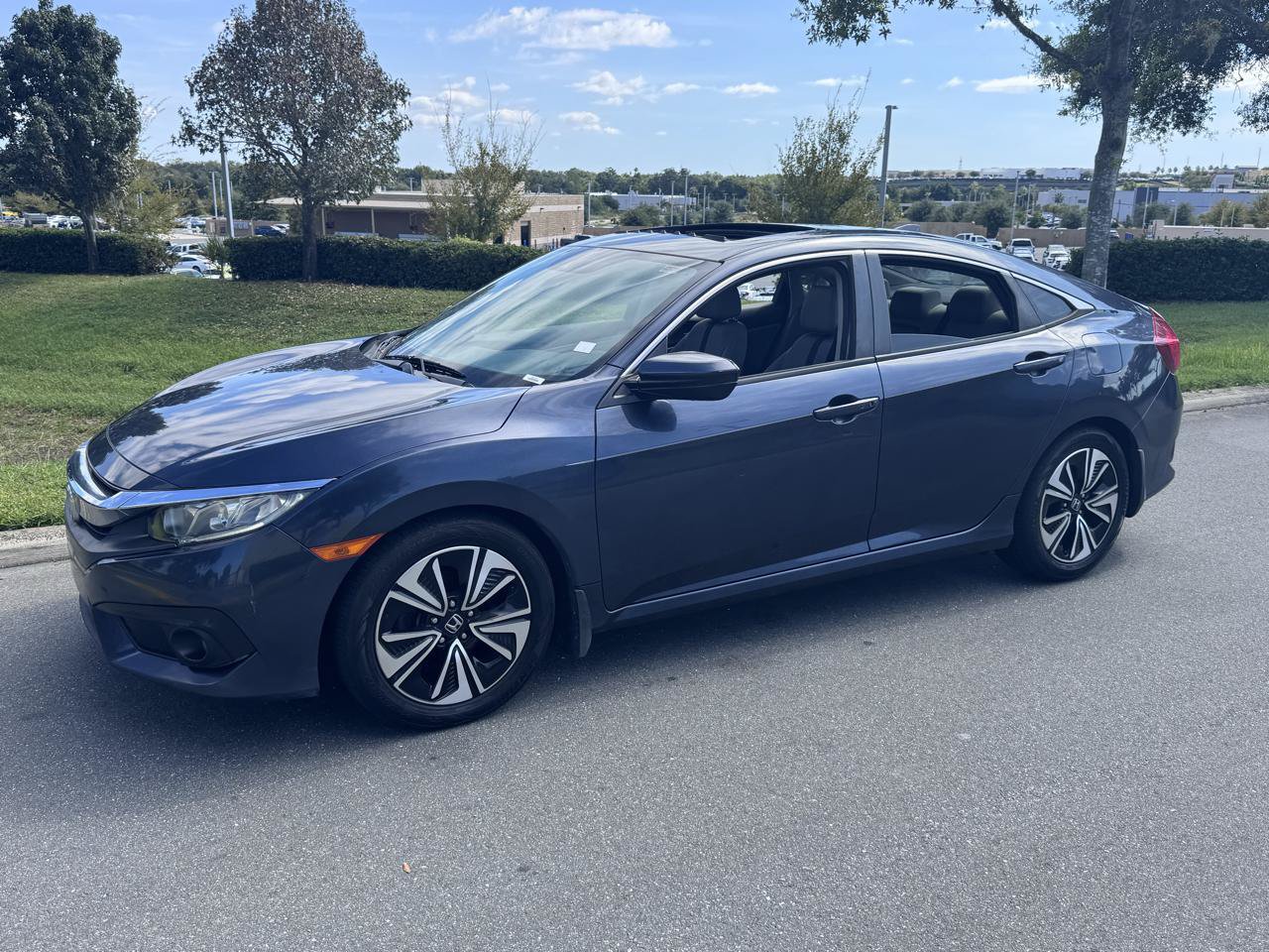Used 2017 Honda Civic EX-T image 5