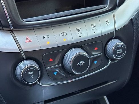 Used 2019 Dodge Journey SE w/ Blacktop Package FWD image 32