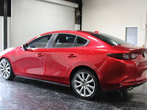 Used 2019 MAZDA MAZDA3 Sedan w/ Preferred Package FWD image 5