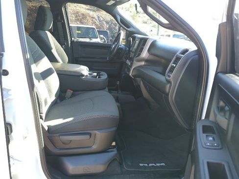 Used 2024 RAM 2500 Tradesman w/ Chrome Appearance Group image 18