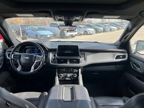 Used 2022 Chevrolet Suburban Premier w/ Premium Package image 24