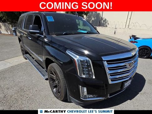 Used 2020 Cadillac Escalade ESV Platinum image 2