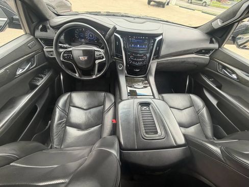 Used 2019 Cadillac Escalade Platinum AWD/4WD image 7