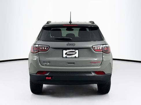 Used 2022 Jeep Compass Trailhawk w/ Trailhawk Convenience Group AWD/4WD image 10