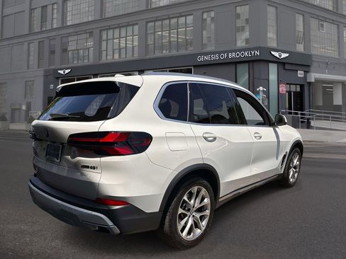 Used 2024 BMW X5 xDrive40i w/ Premium Package AWD/4WD image 3
