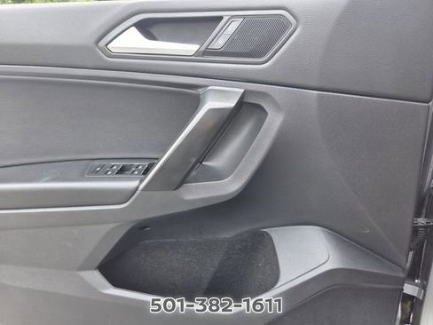 Used 2021 Volkswagen Tiguan SE FWD image 32