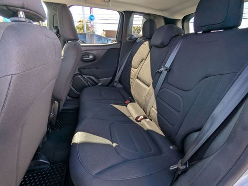 Used 2020 Jeep Renegade Latitude image 19