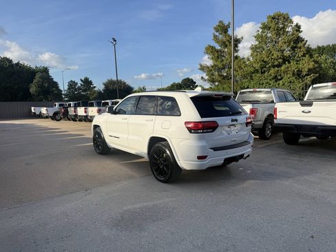 Used 2021 Jeep Grand Cherokee Laredo X RWD image 4