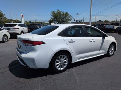 Used 2022 Toyota Corolla LE FWD image 5