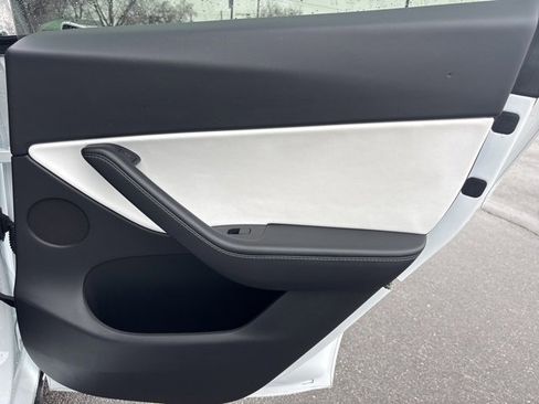 Used 2021 Tesla Model Y Long Range image 14
